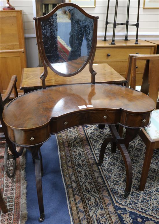 A Regency style mahogany kidney shaped dressing table 88cm.